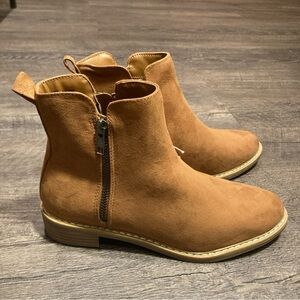 Universal Thread women’s size 6 Brenna Tan Zip Ankle Bootie Memory Foam NWT